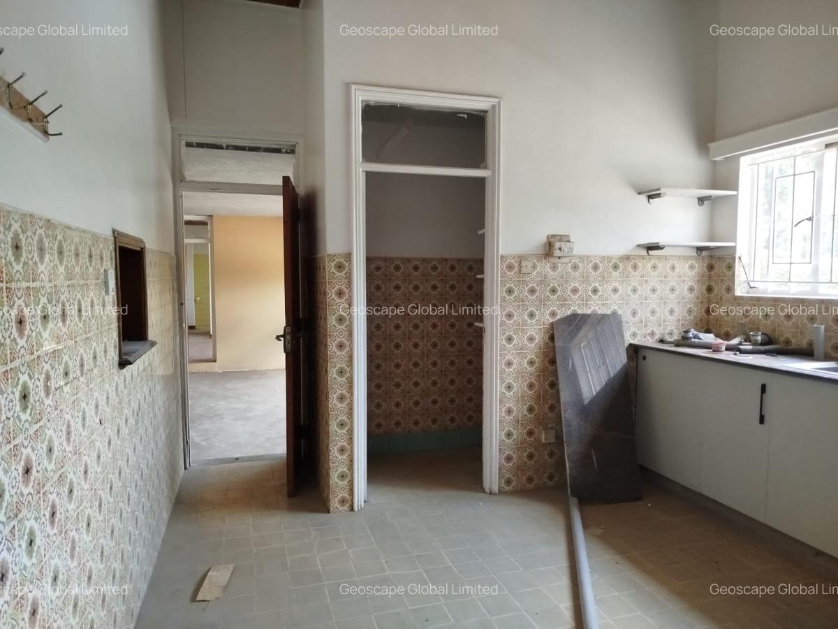 4 Bed House with En Suite in Kiambu Road - 12