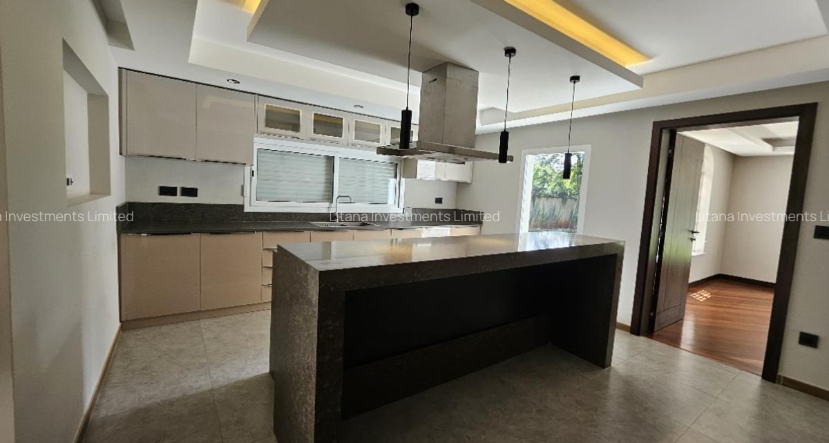 5 Bed House with En Suite at Old Runda - 4