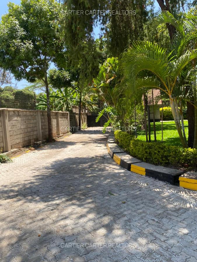 4 Bed House with En Suite in Ridgeways - 2