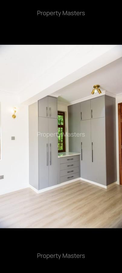 4 Bed Villa with En Suite at Millionaires Corner - 9