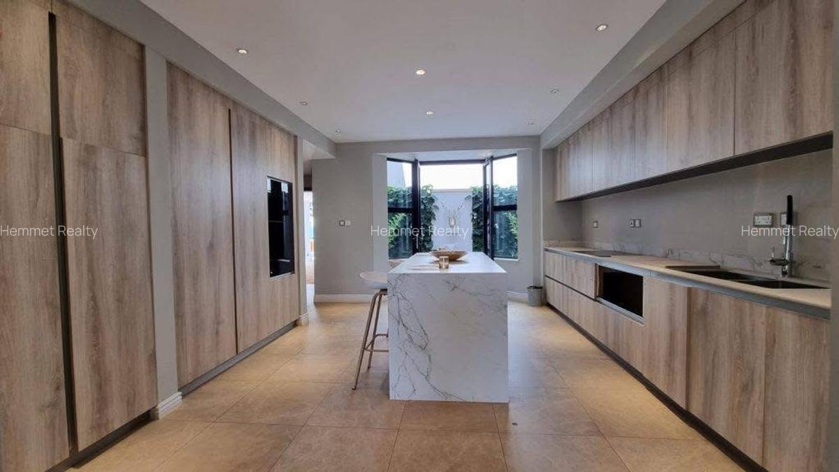 5 Bed Villa with En Suite in Runda - 14