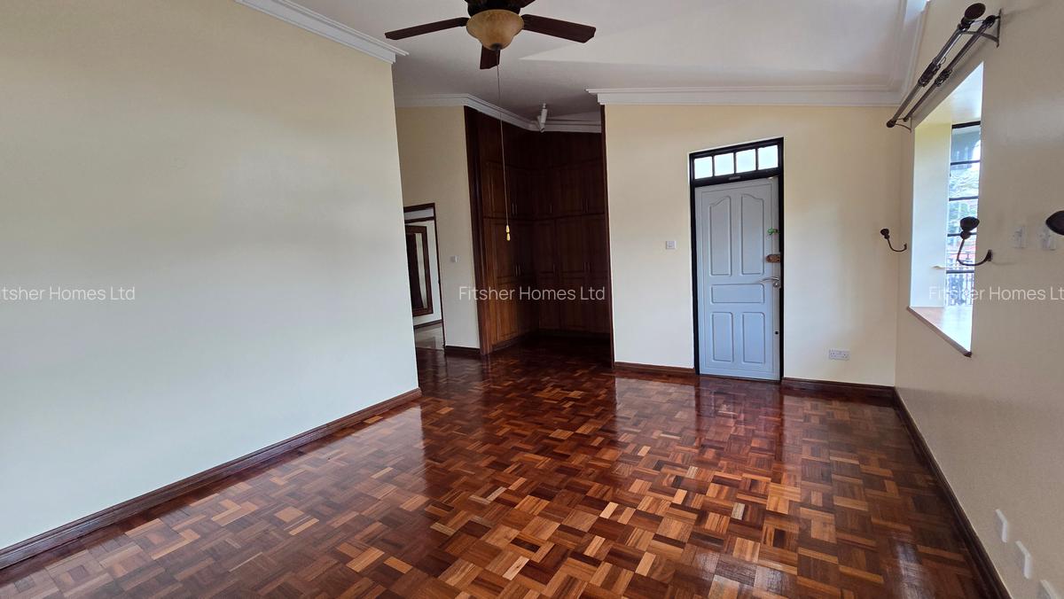 5 Bed House with En Suite in Runda - 15