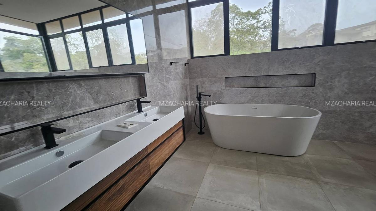 5 Bed Villa with En Suite in Nyari - 7