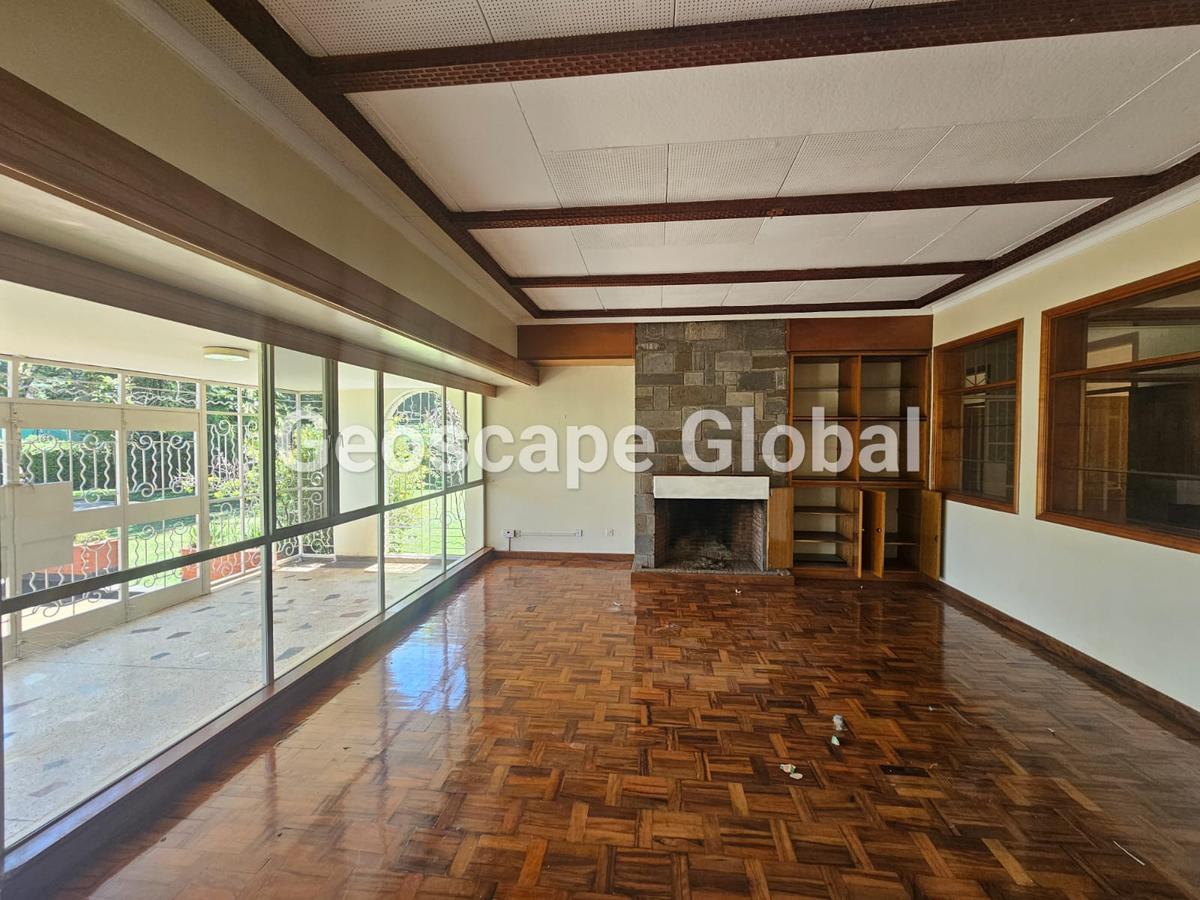 5 Bed House with En Suite in Spring Valley - 2