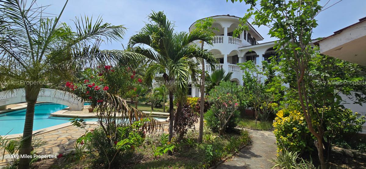 7 Bed Villa with En Suite at Serena Area - 6