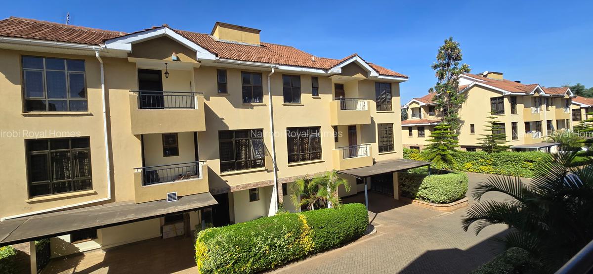 6 Bed Townhouse with En Suite at Lavington Green - 3