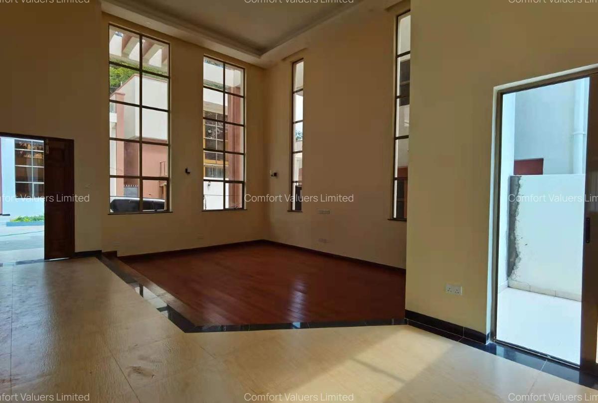 5 Bed Townhouse with En Suite at Lavington Green - 16