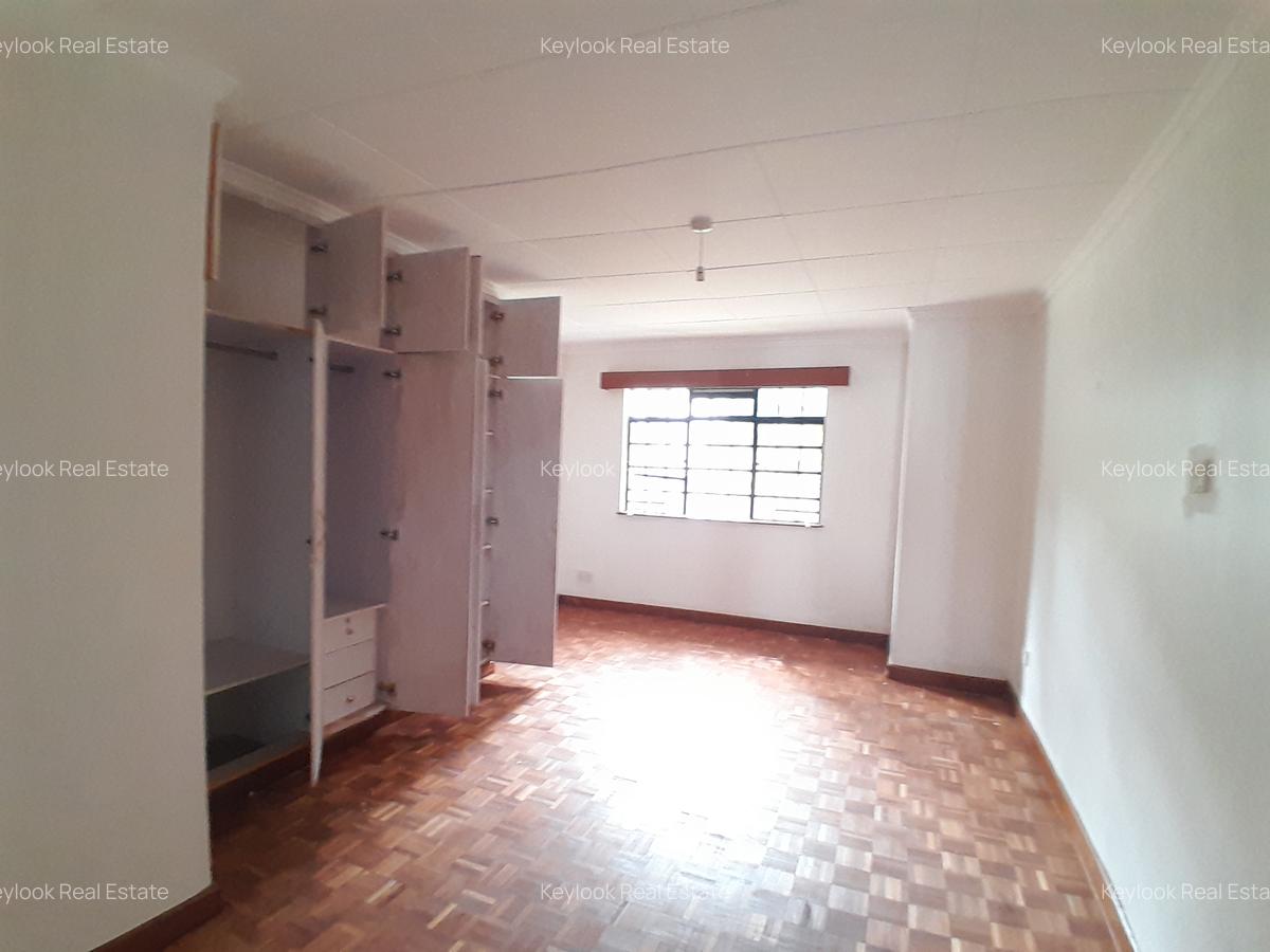 4 Bed Townhouse with En Suite at Lavington - 8
