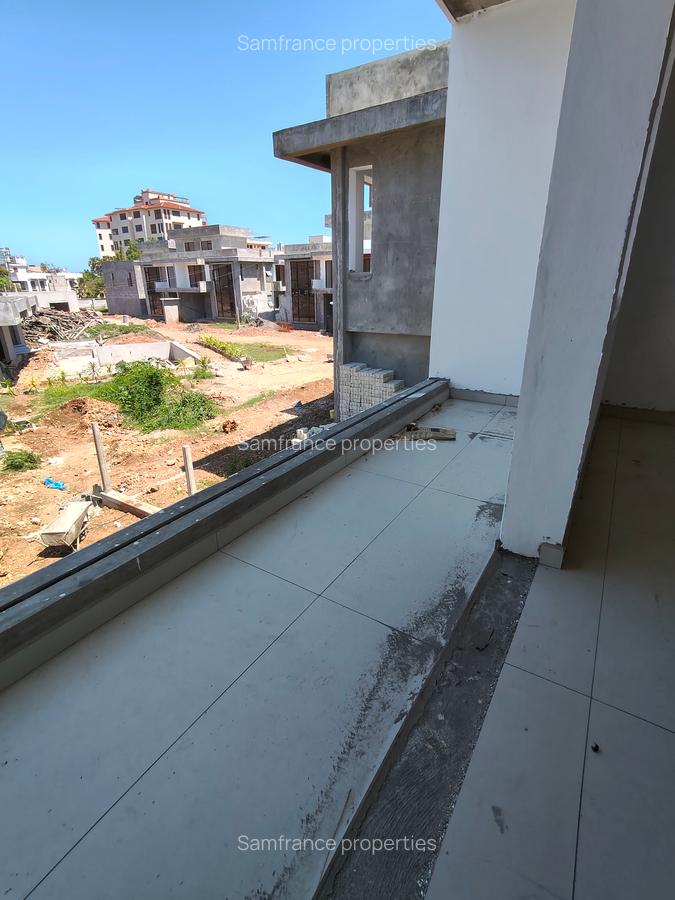 4 Bed Townhouse with En Suite at Lakers Road - 8