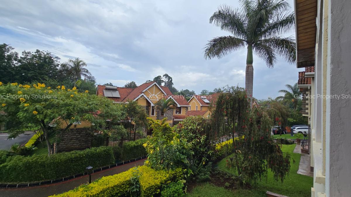 4 Bed House with En Suite in Lavington - 2