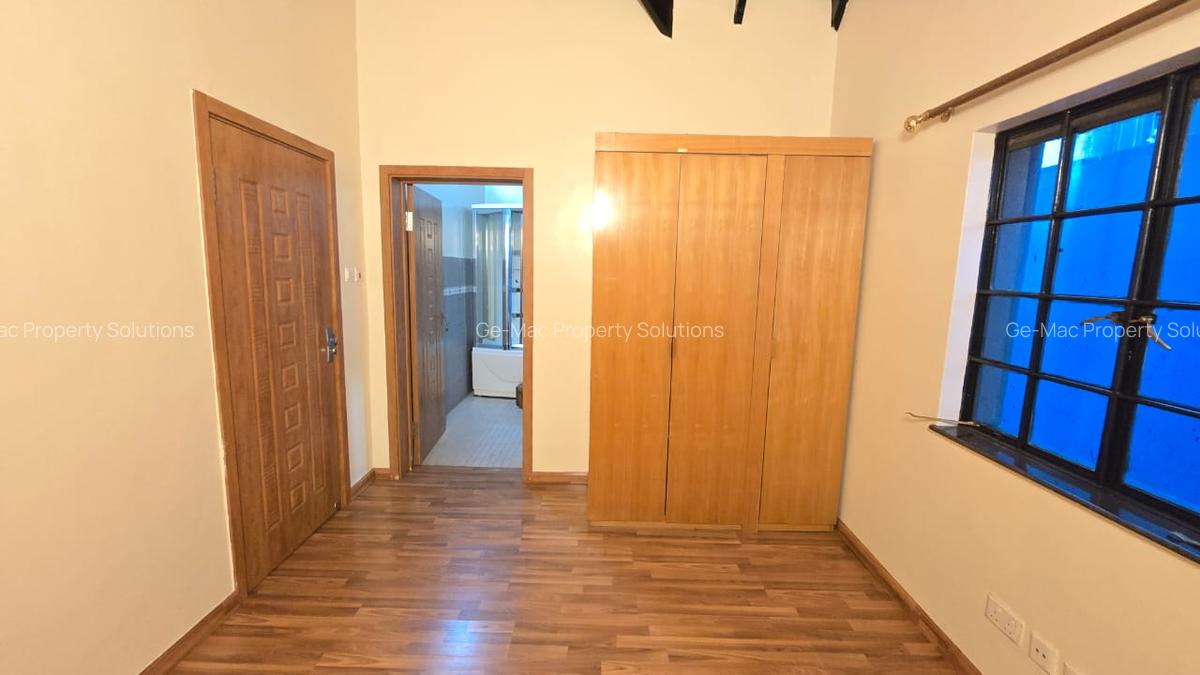 5 Bed Townhouse with En Suite at Othaya Rd - 19