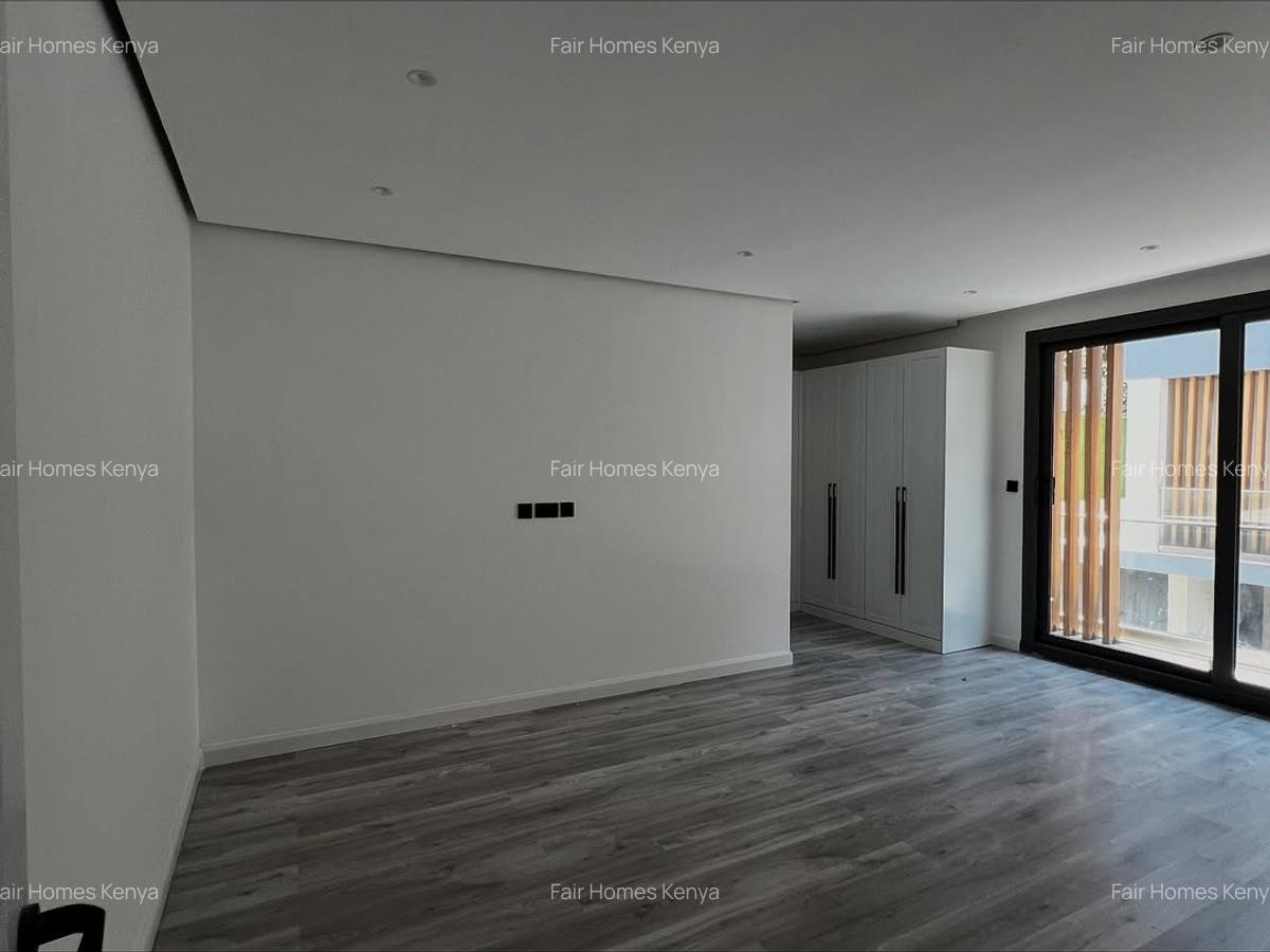 5 Bed Townhouse with En Suite at Chalbi Drive - 5