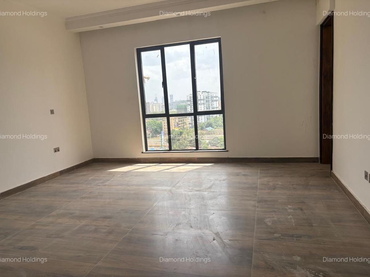 3 Bed Apartment with En Suite at Brookside - 11