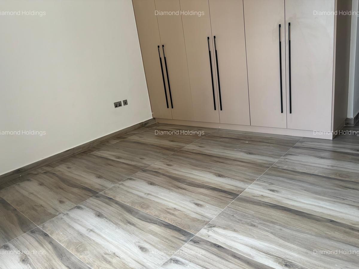 3 Bed Apartment with En Suite in Brookside - 7