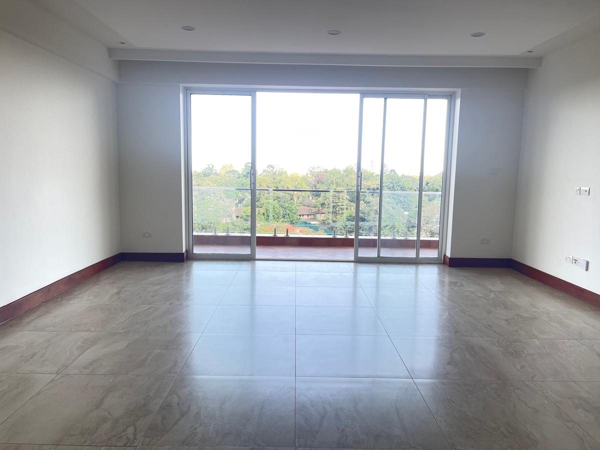 3 Bed Apartment with En Suite in Parklands - 7