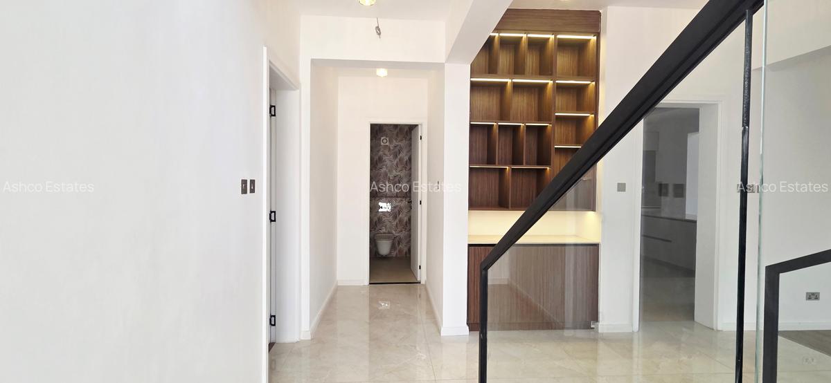 6 Bed Villa with En Suite in Lavington - 1