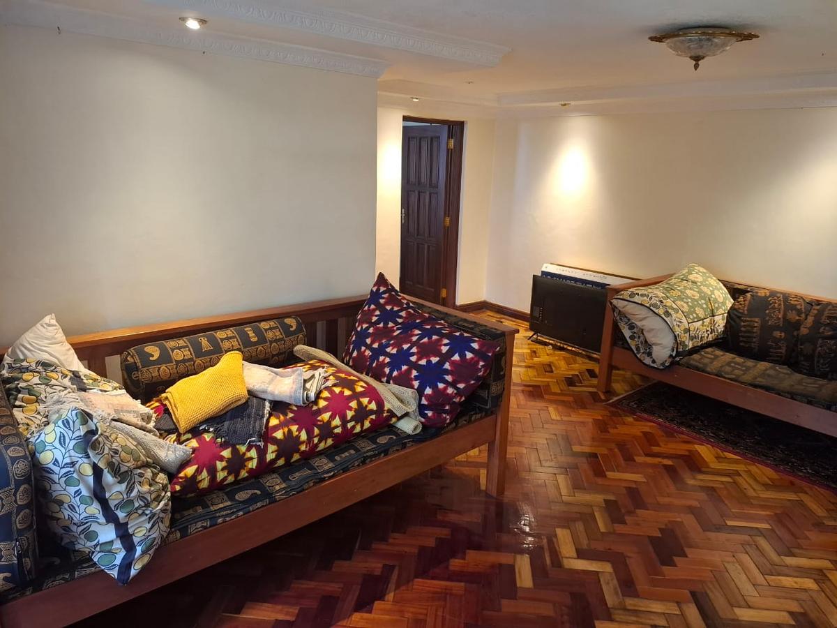 4 Bed House with En Suite in Lavington - 14