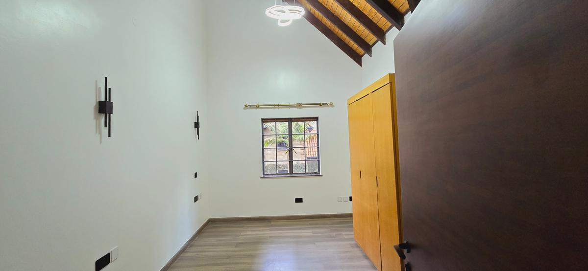 5 Bed Townhouse with En Suite at Othaya Road - 14