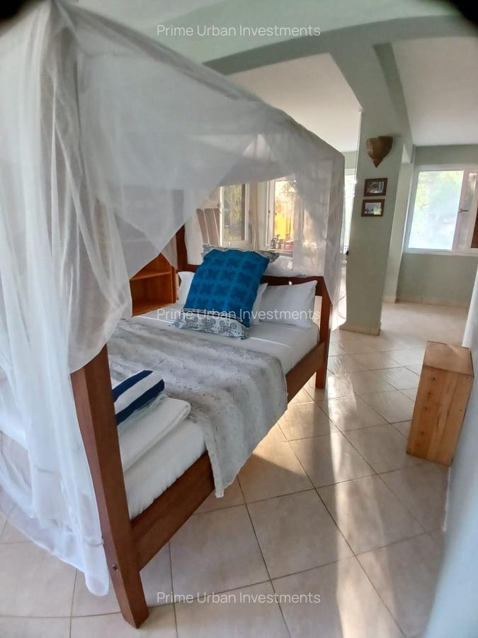 8 Bed House with En Suite in Diani - 3