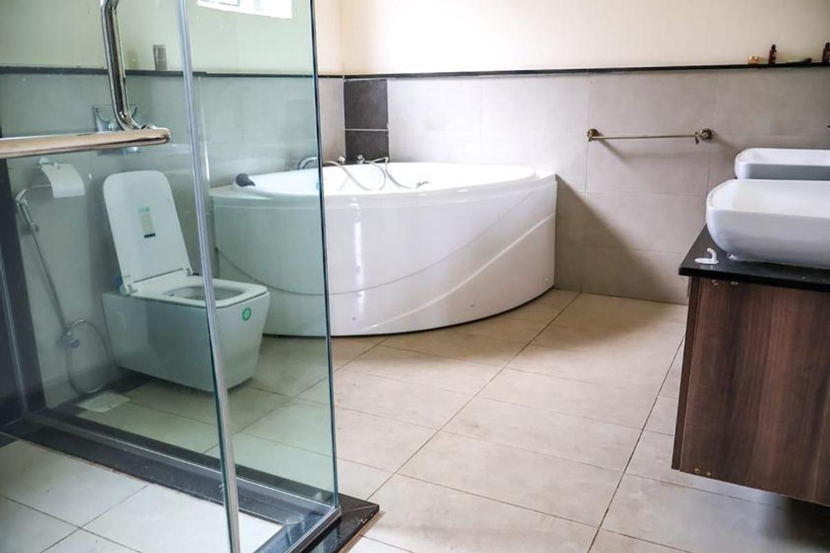 5 Bed Townhouse with En Suite at Lavington Shopping Centre - 3