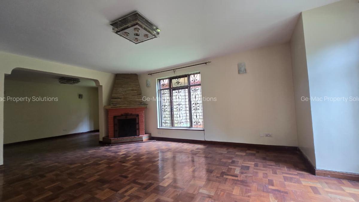 5 Bed House with En Suite in Lavington - 17