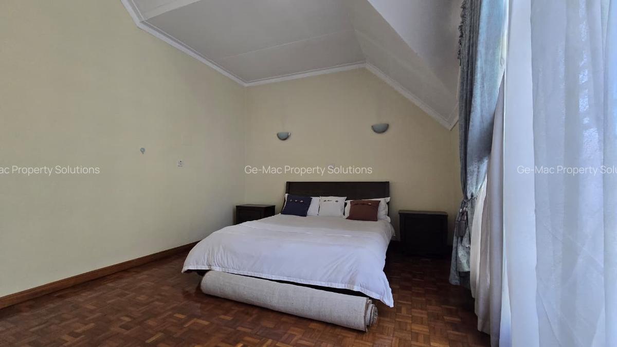 5 Bed House with En Suite in Lavington - 14