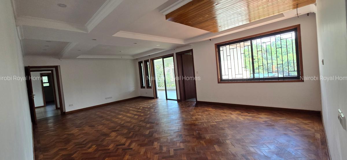 6 Bed House with En Suite at Lavington Green - 17