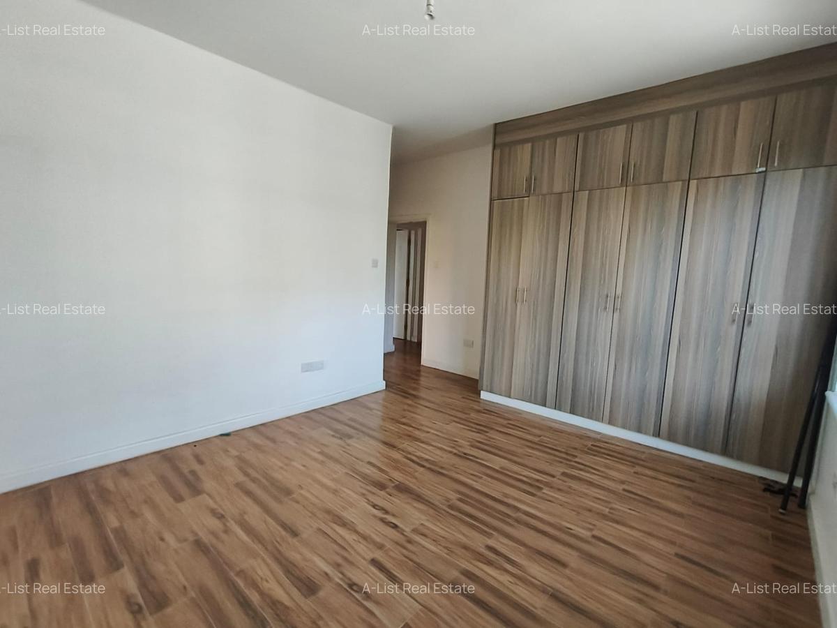 3 Bed Apartment with En Suite at Hatheru Road - 5