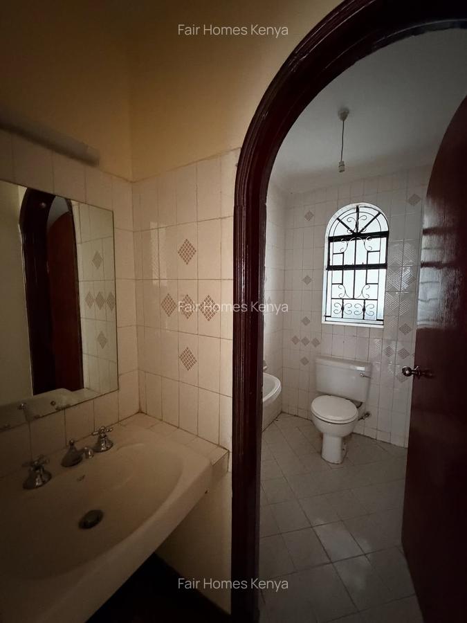 5 Bed Townhouse with En Suite at Riverside Drive - 10