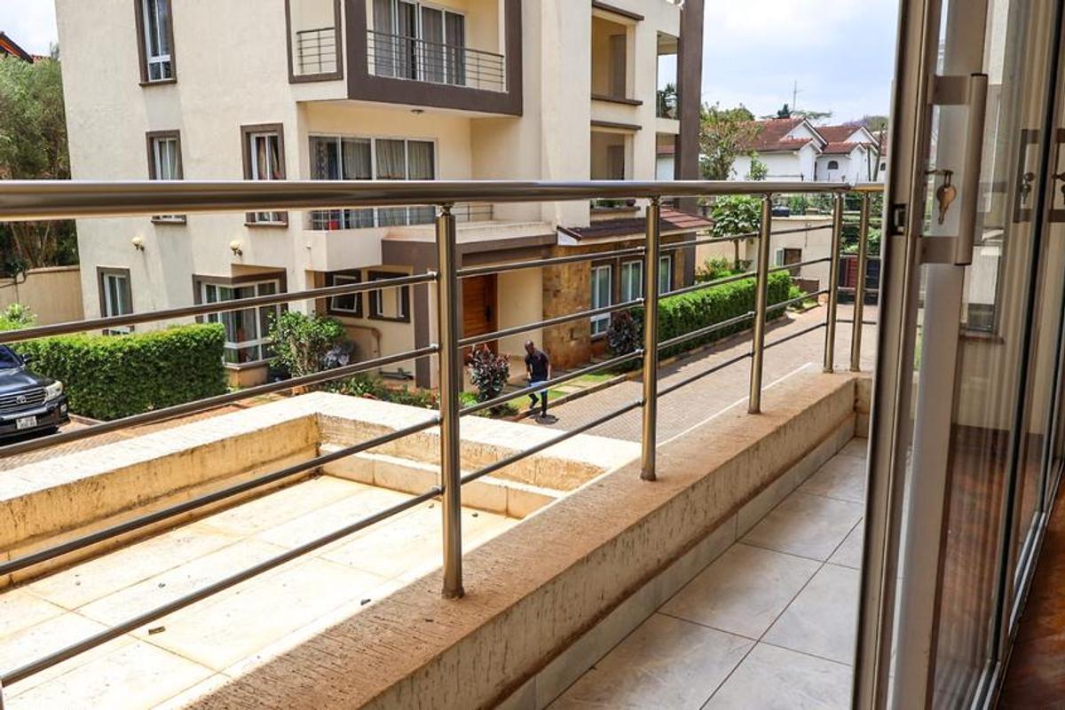 5 Bed Townhouse with En Suite at Lavington Shopping Centre - 8