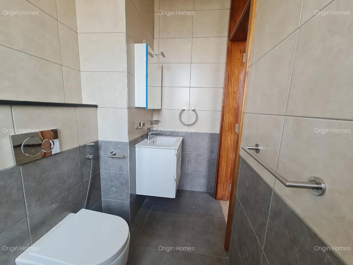 3 Bed Apartment with En Suite at Parklands - 17