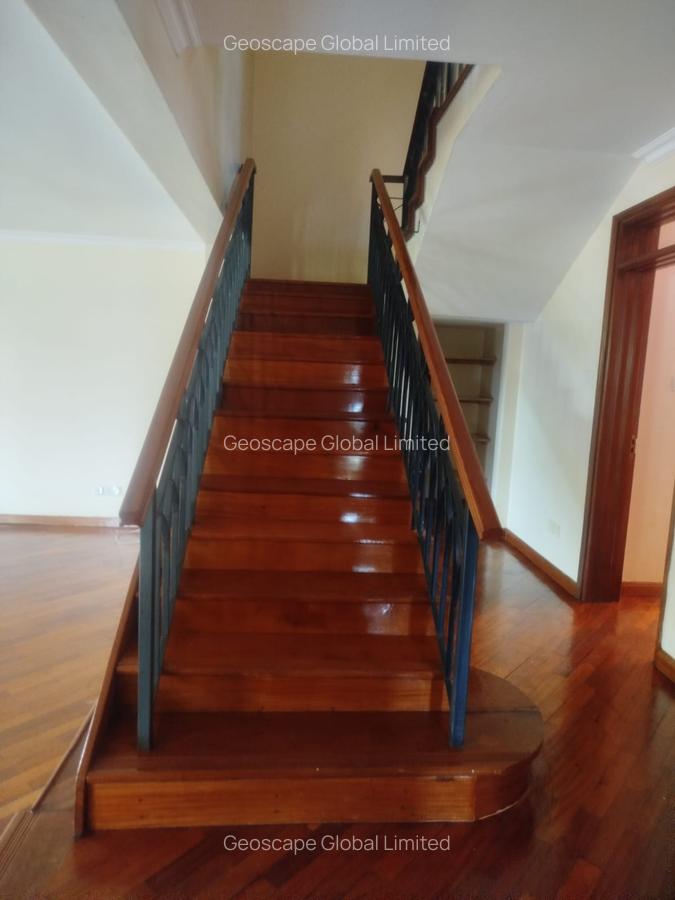 4 Bed House with En Suite in Lavington - 3