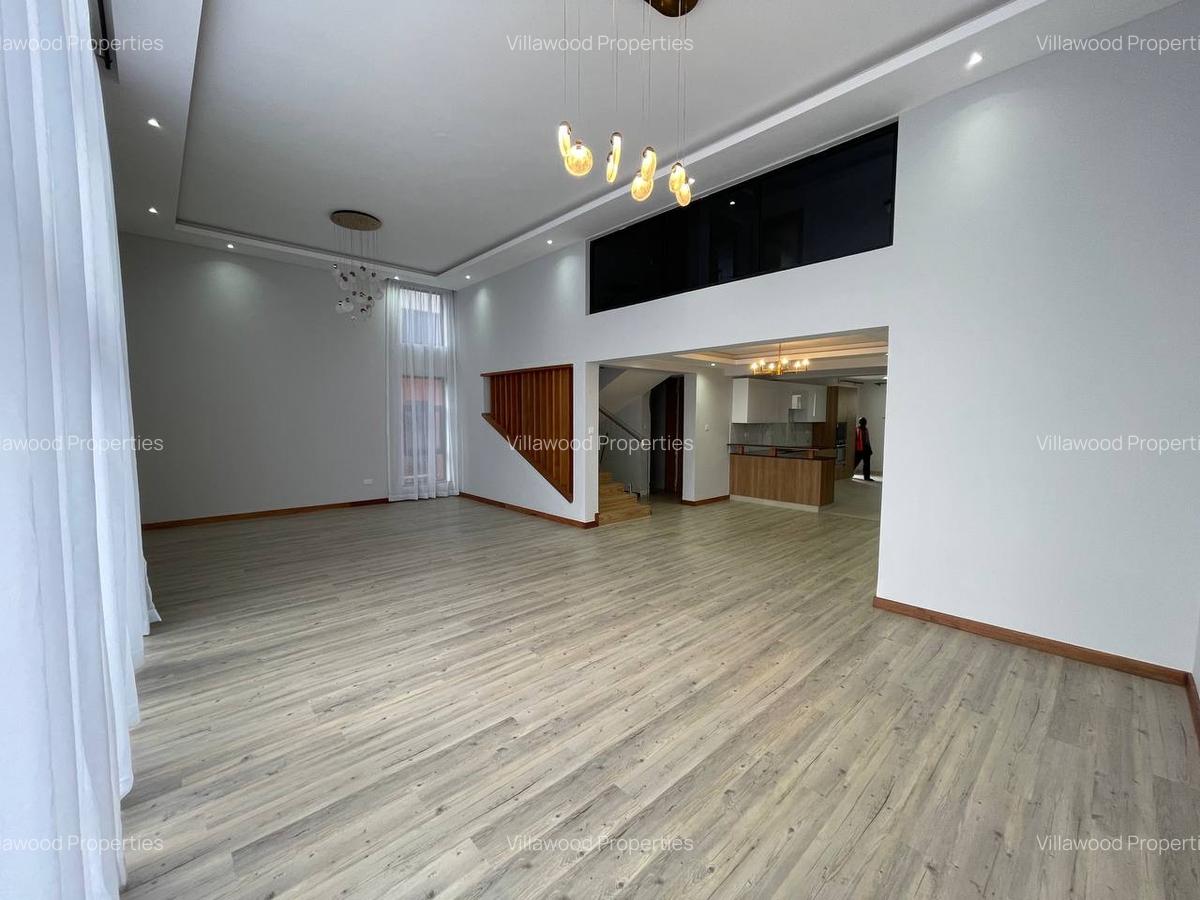 4 Bed Townhouse with En Suite in Membley - 6