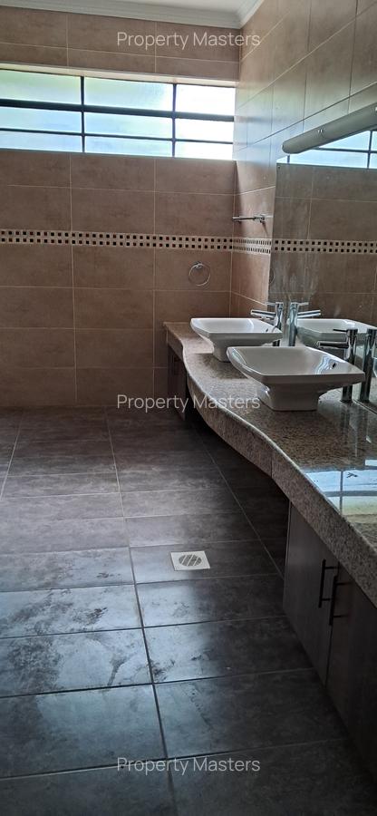 5 Bed Villa with En Suite at Convernt Drive - 10