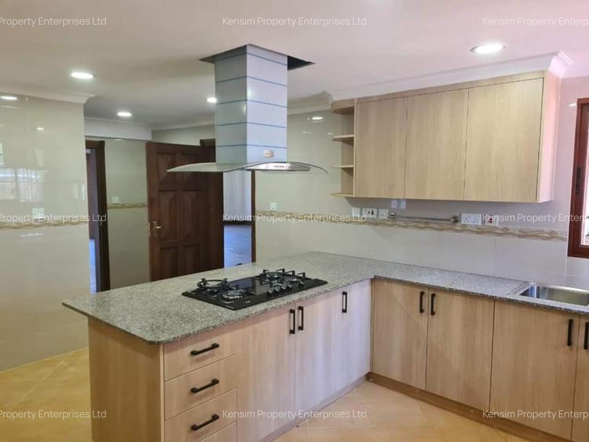 5 Bed Townhouse with En Suite in Spring Valley - 11