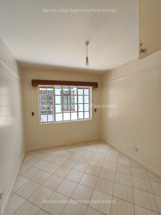 5 Bed Townhouse with En Suite at Brookside - 10