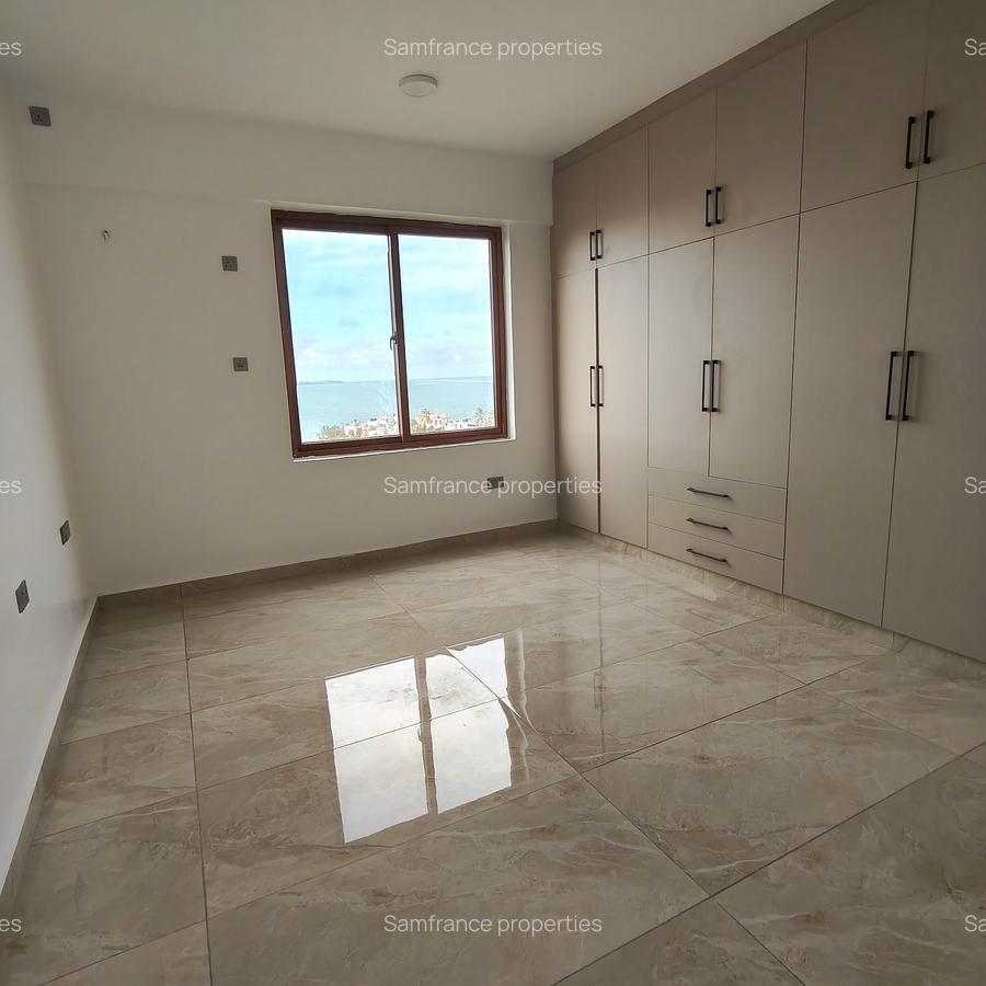 Serviced 4 Bed Apartment with En Suite at 1St Avanue - 9