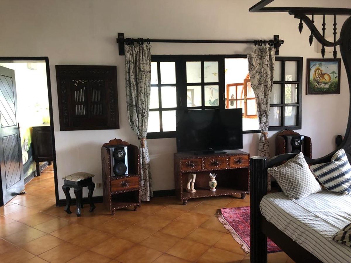 5 Bed Villa with En Suite in Malindi - 16