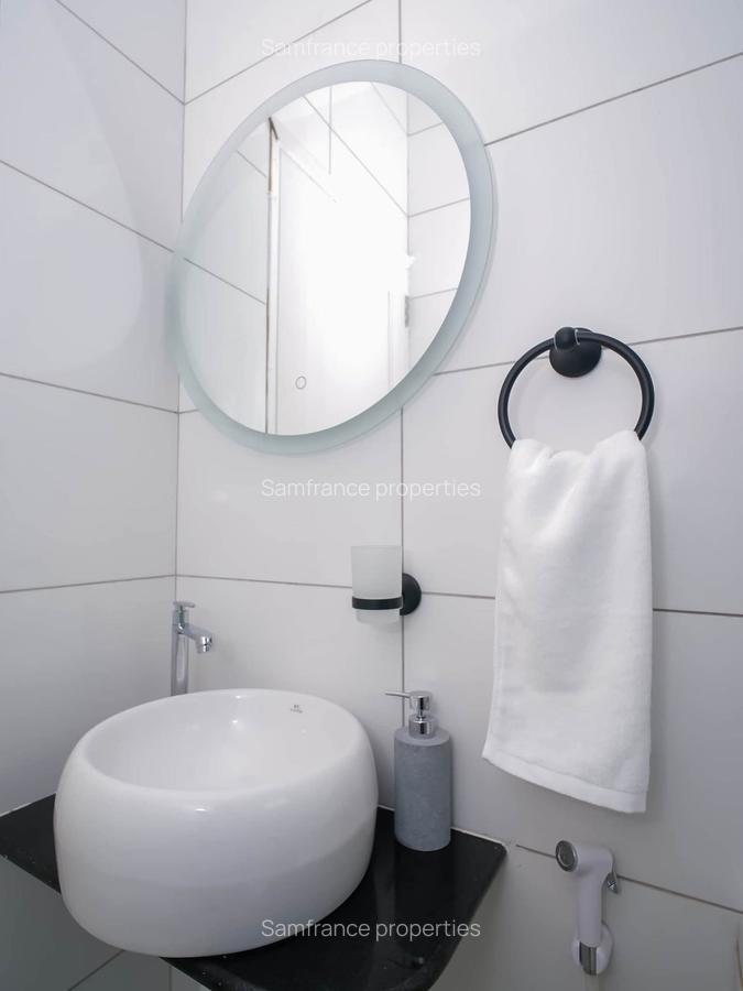 Serviced 2 Bed Apartment with En Suite at 1St Avanue - 15