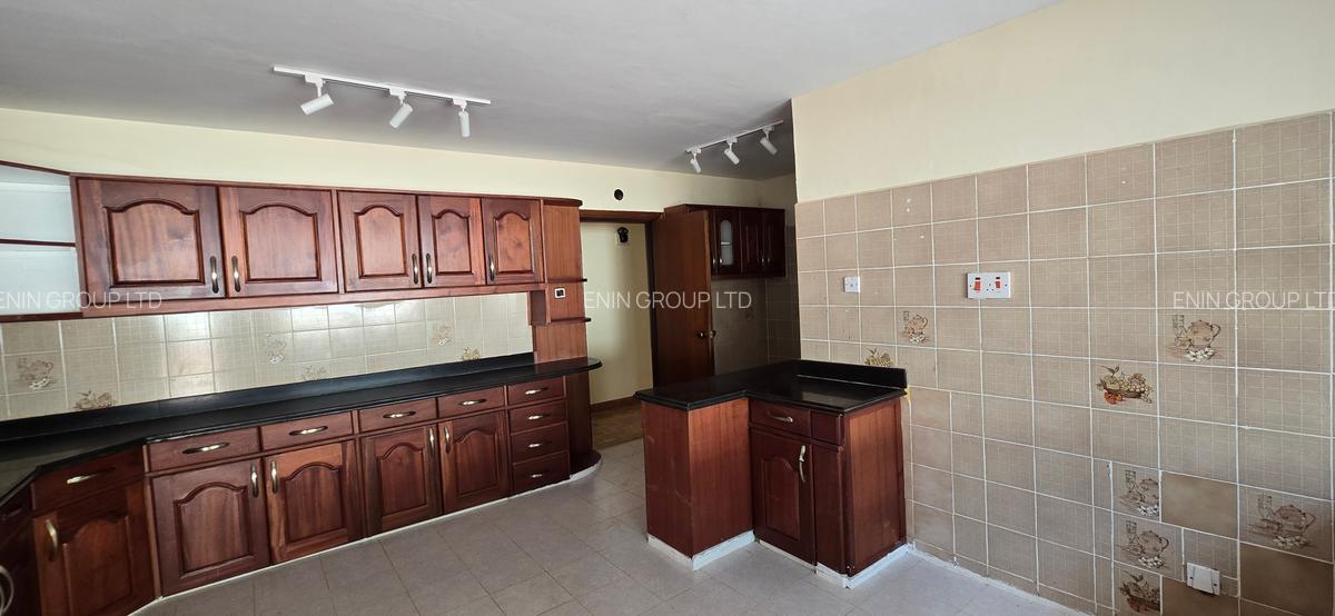 5 Bed House with En Suite at Nyari Central - 4