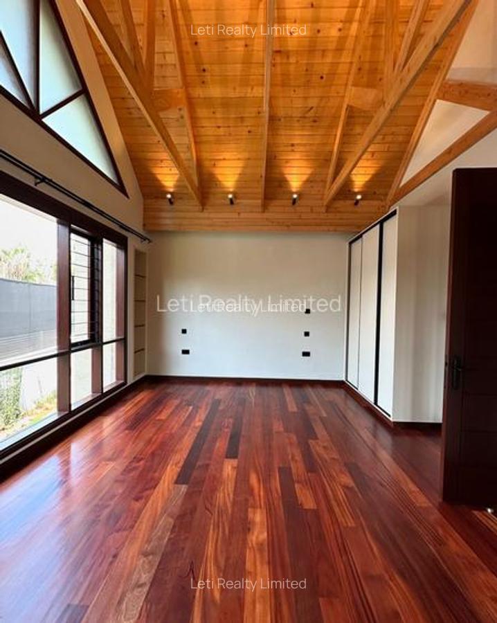 5 Bed House with En Suite in Runda - 4