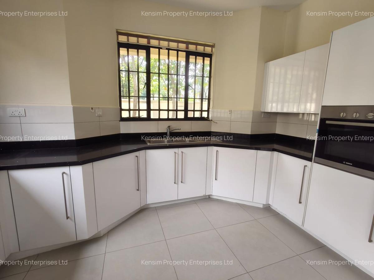 5 Bed Townhouse with En Suite in Lavington - 9