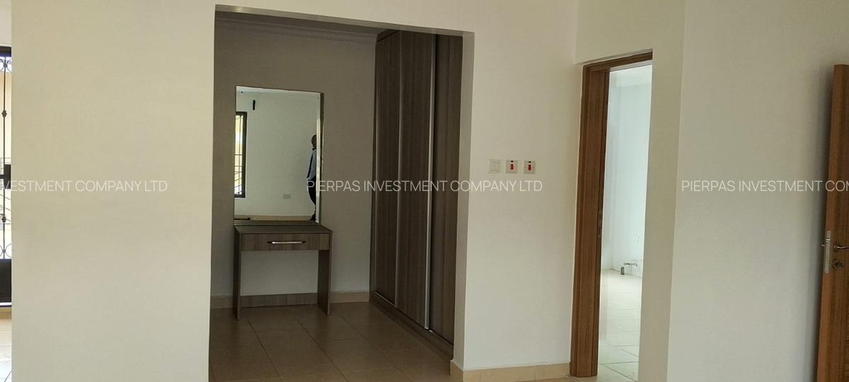 5 Bed Townhouse with En Suite in Syokimau - 14