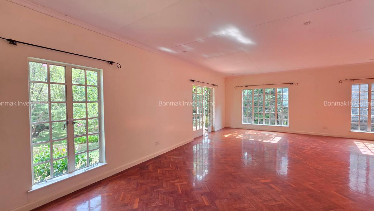 4 Bed House with En Suite at Lavington Green - 11