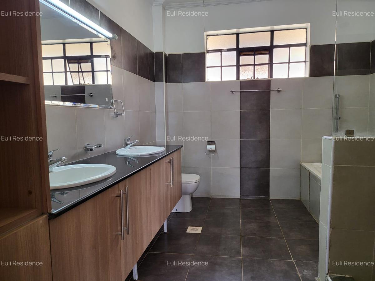 5 Bed Townhouse with En Suite at Kirawa Rd - 3