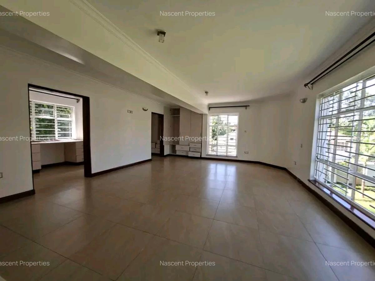 4 Bed House with En Suite in Runda - 3