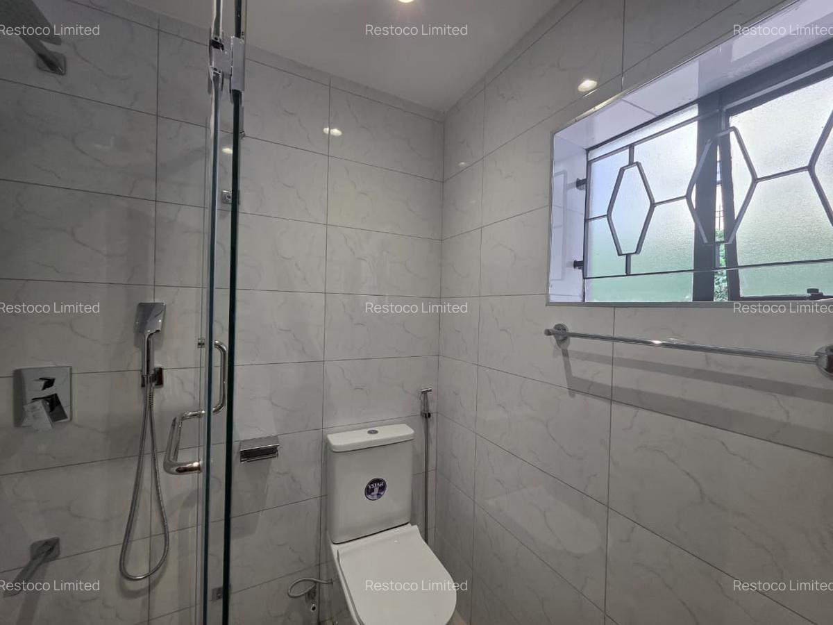 4 Bed Townhouse with Garden at Lantana Road - 5