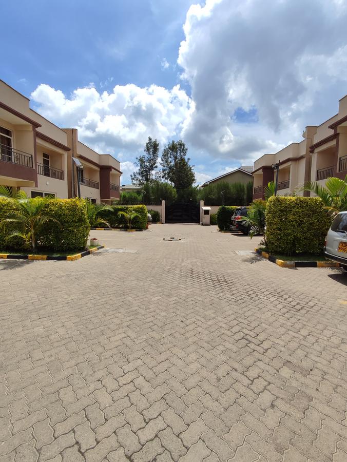4 Bed Townhouse with En Suite at Gateway Mall - 2