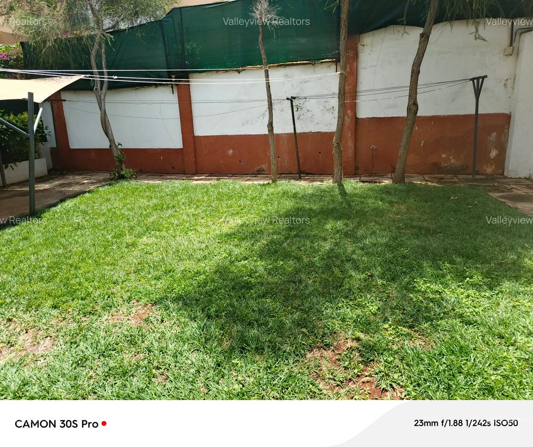 5 Bed Townhouse with En Suite at Riverside - 8