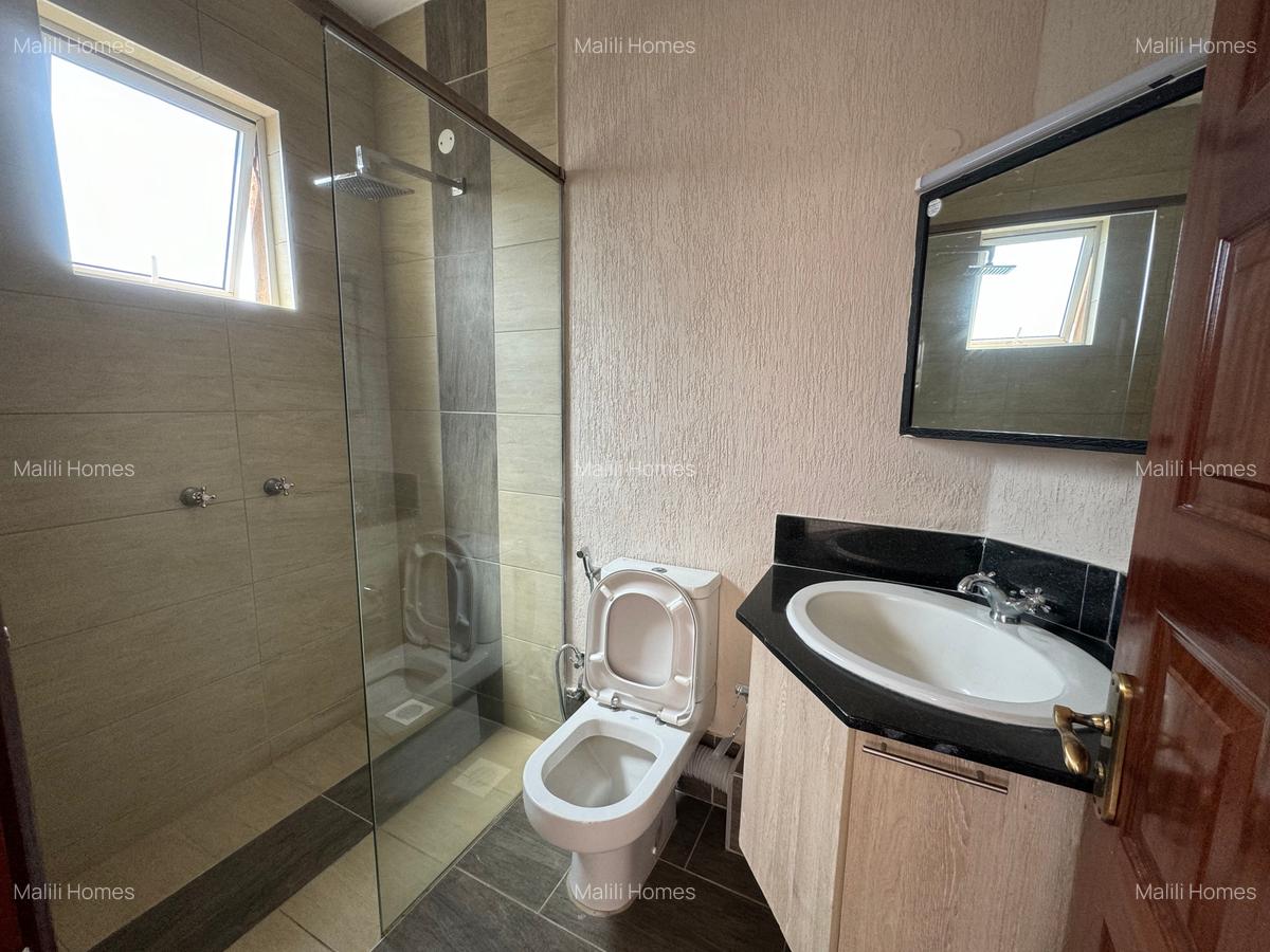 3 Bed Apartment in Riverside - 6